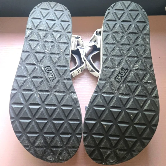 Teva Flatforms - Picture 2 of 3